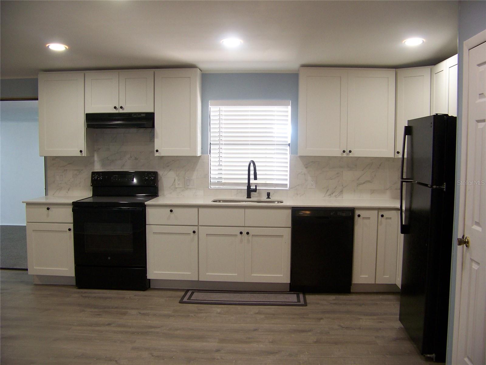 Image 28 of 60 For 15550 Burnt Store Road 101