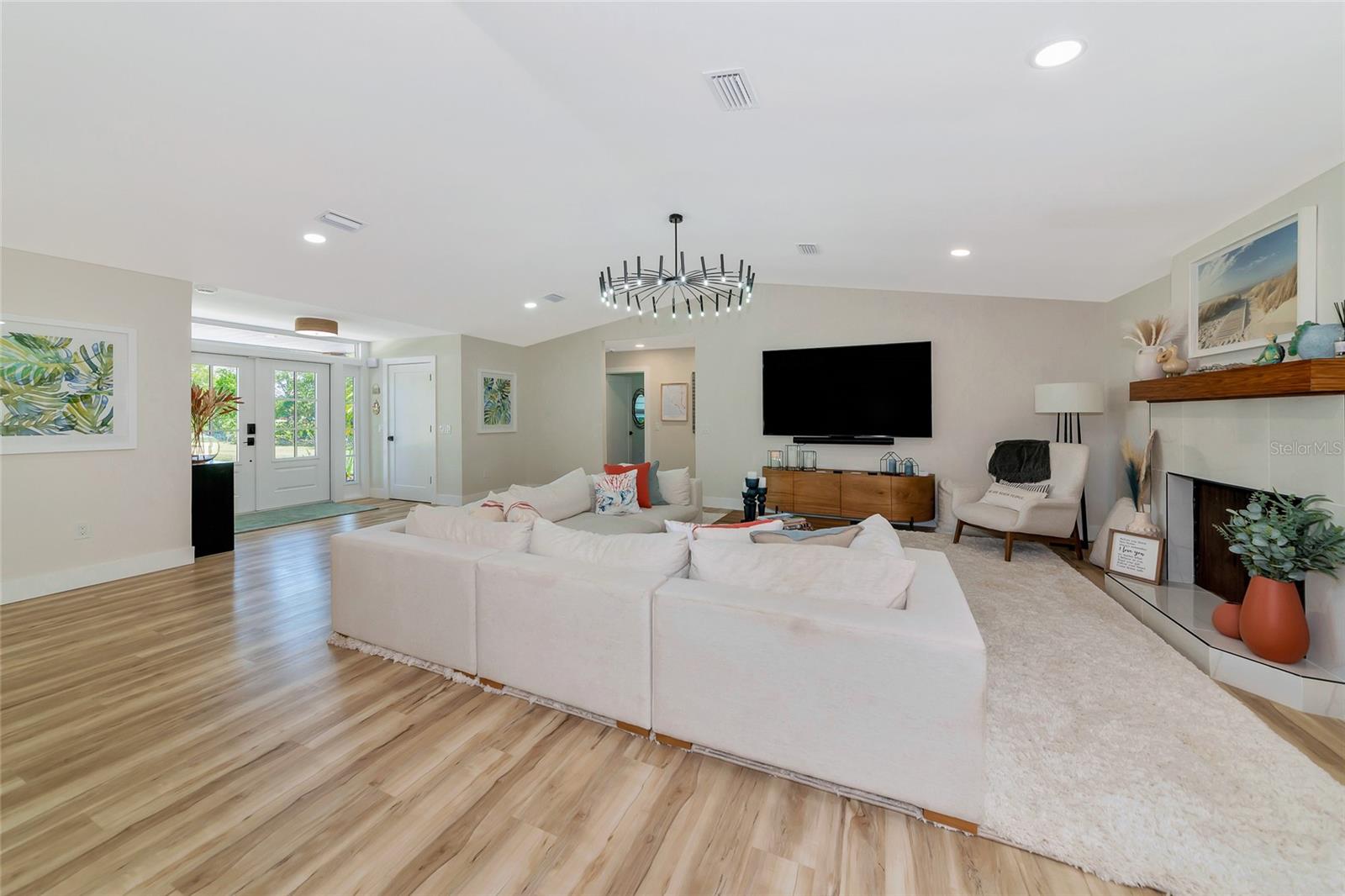 Image 14 of 83 For 1208 Oak Hammock Road