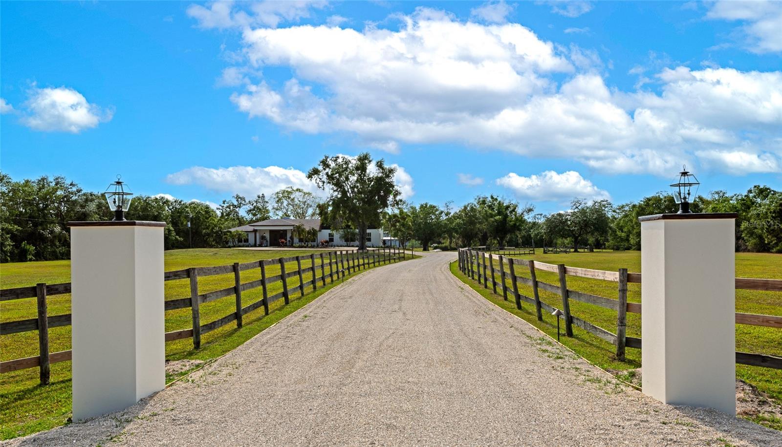 Image 4 of 83 For 1208 Oak Hammock Road