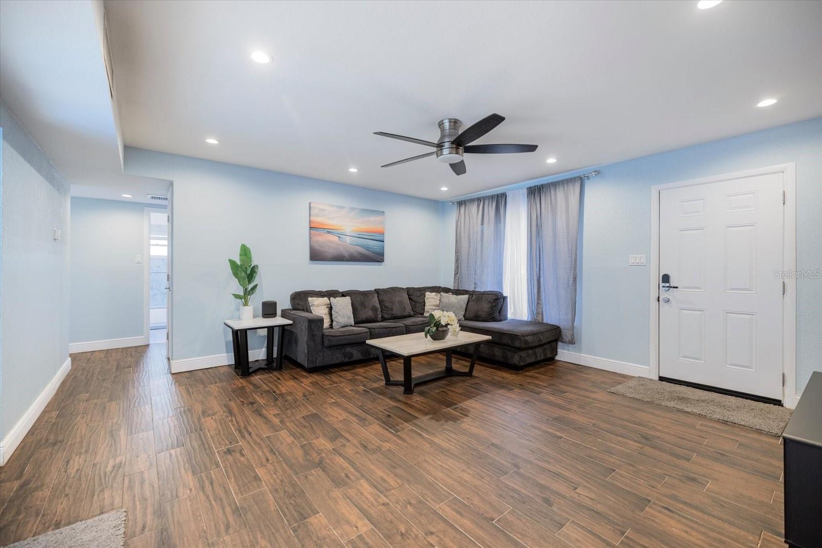 Image 16 of 40 For 432 Country Club Drive