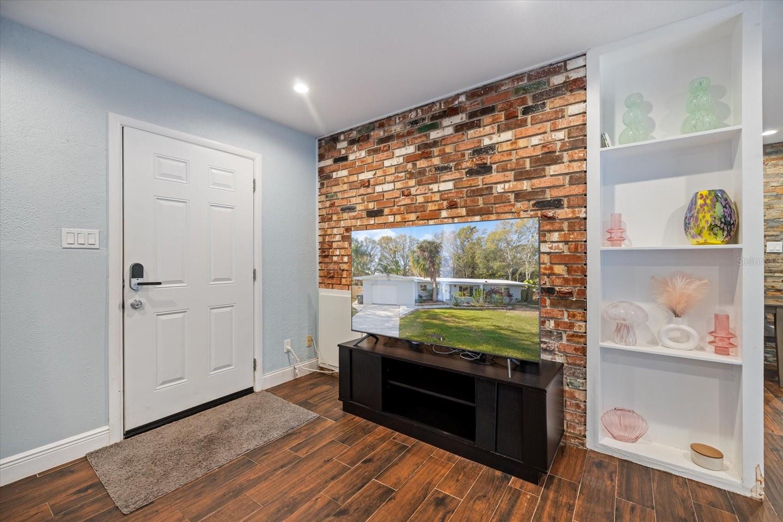 Image 9 of 40 For 432 Country Club Drive