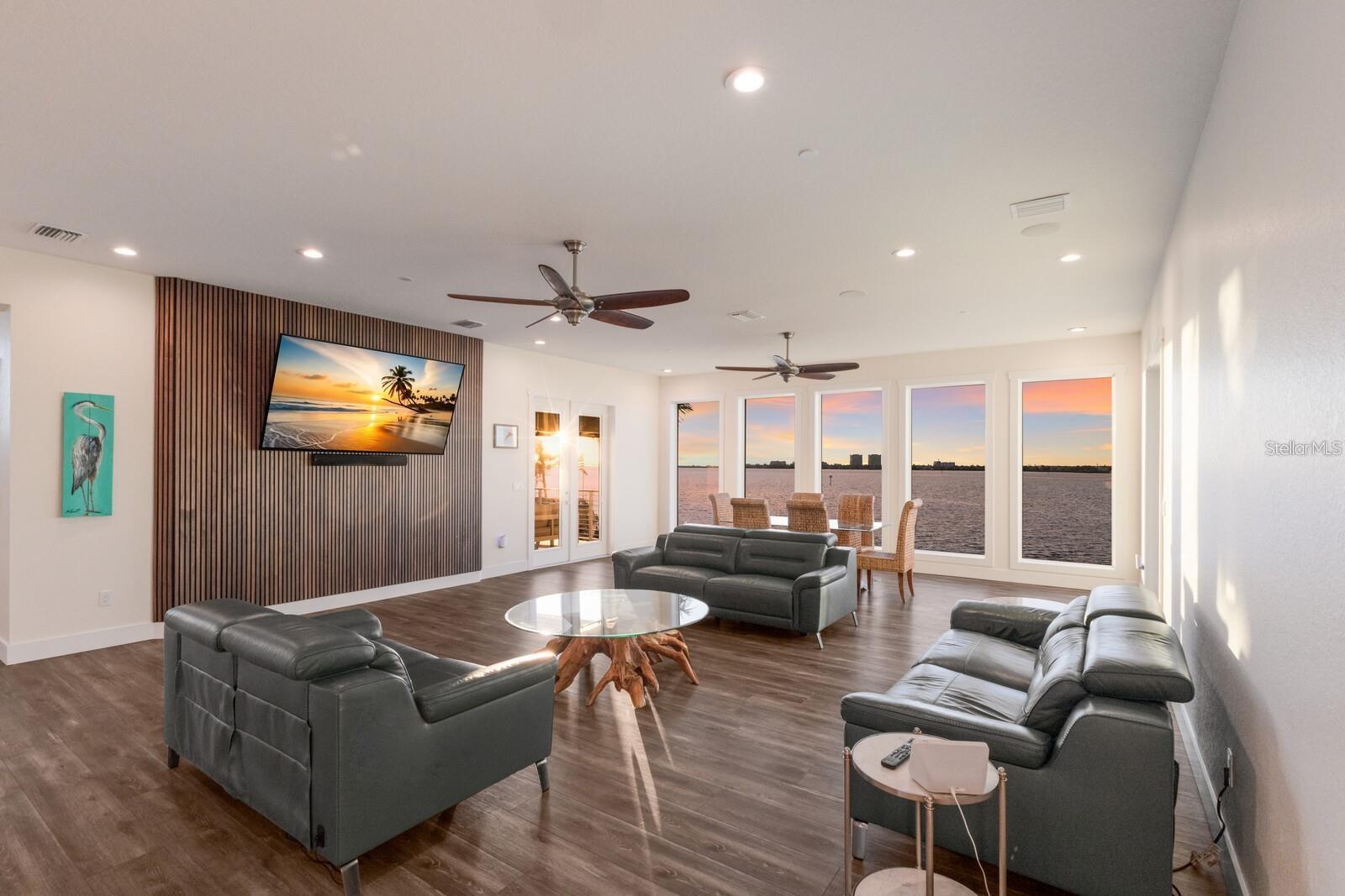 Image 10 of 76 For 208 22nd Street Court Ne