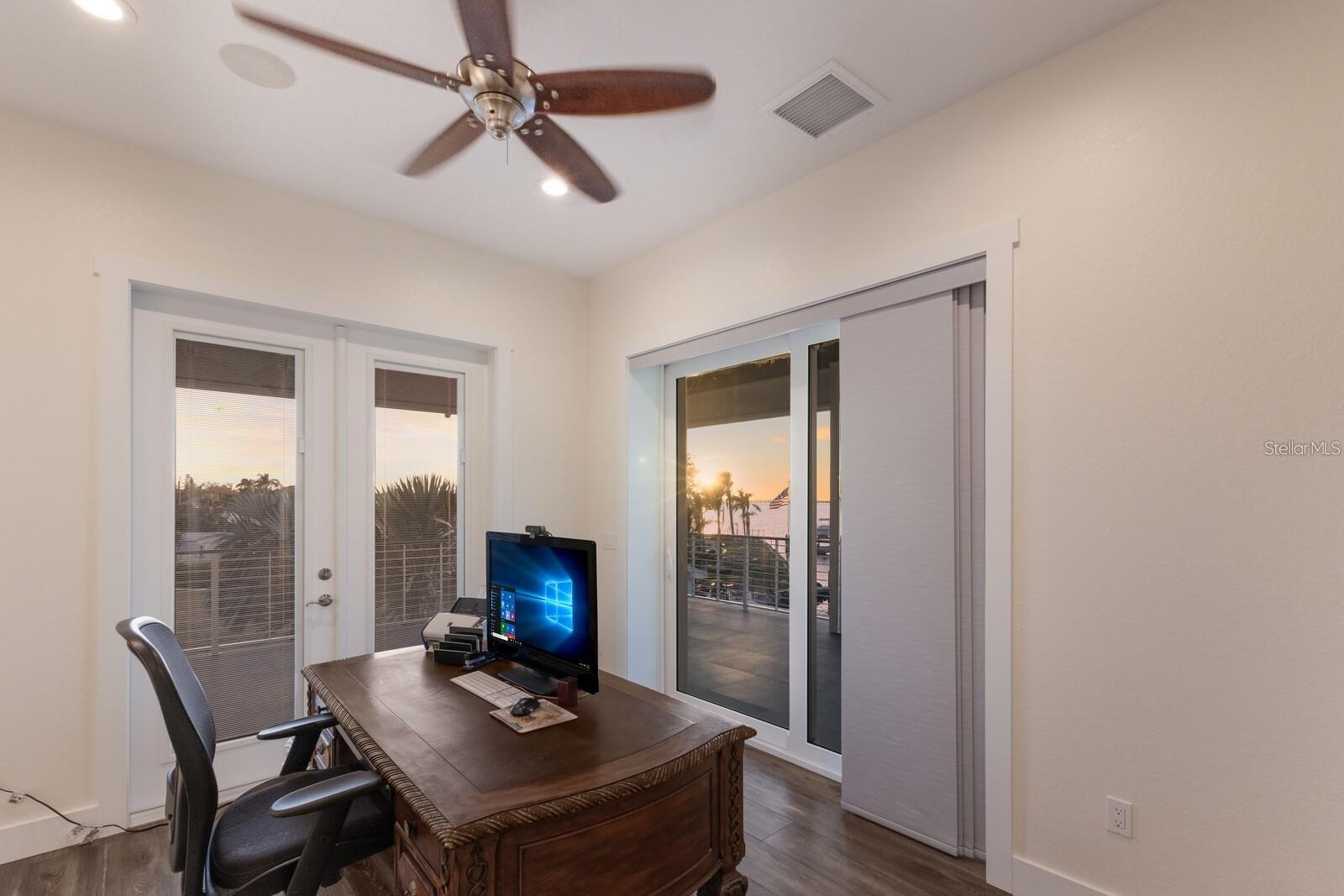 Image 17 of 76 For 208 22nd Street Court Ne