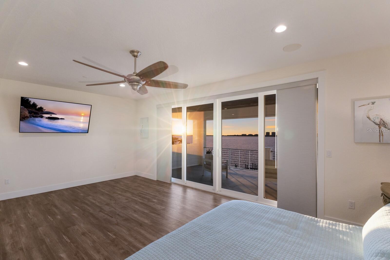 Image 18 of 76 For 208 22nd Street Court Ne