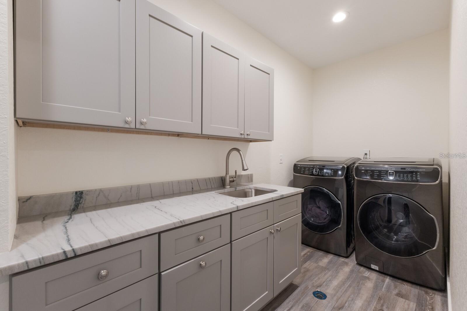 Image 23 of 76 For 208 22nd Street Court Ne