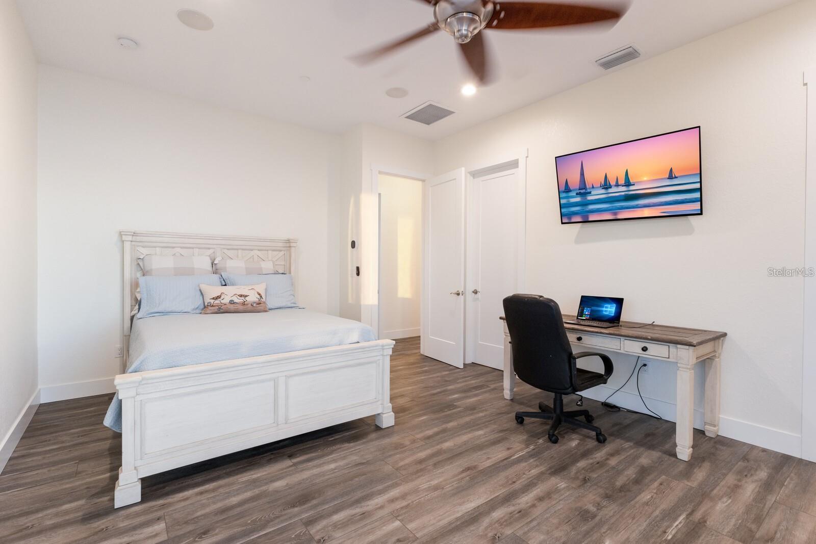 Image 25 of 76 For 208 22nd Street Court Ne