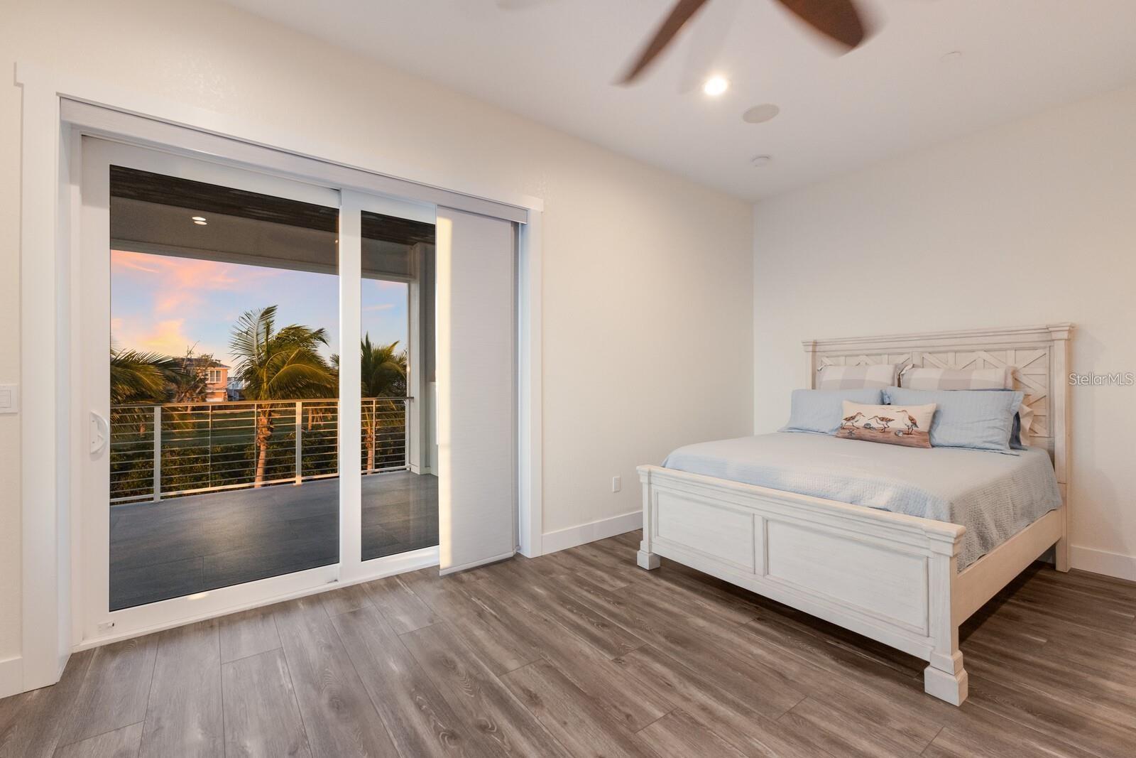 Image 26 of 76 For 208 22nd Street Court Ne