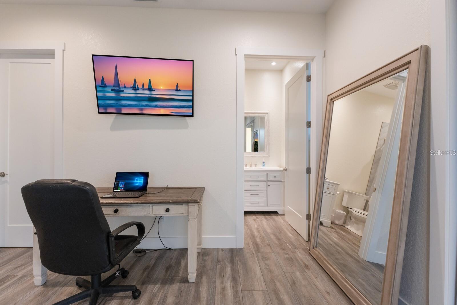 Image 27 of 76 For 208 22nd Street Court Ne