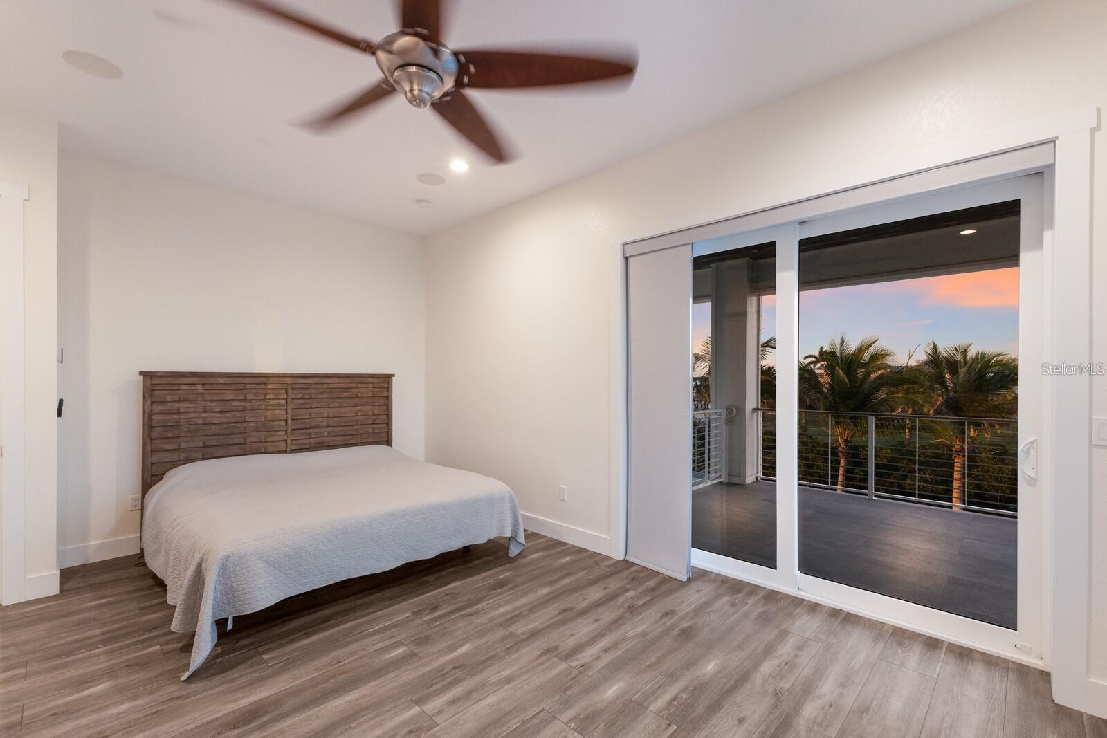 Image 30 of 76 For 208 22nd Street Court Ne