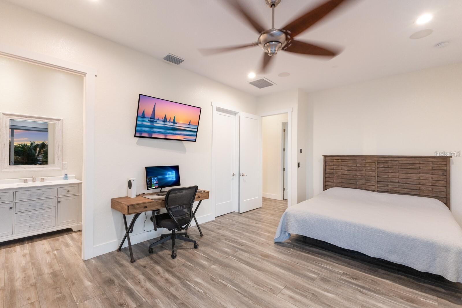 Image 31 of 76 For 208 22nd Street Court Ne