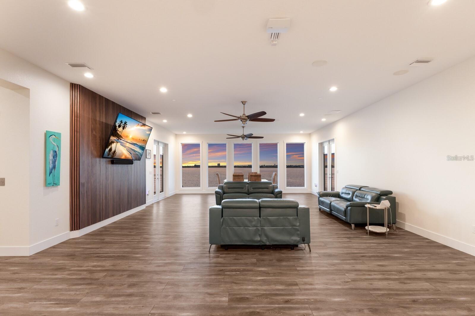 Image 41 of 76 For 208 22nd Street Court Ne