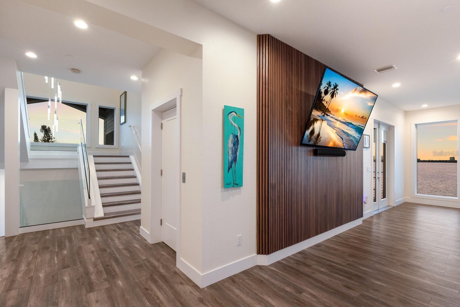 Image 42 of 76 For 208 22nd Street Court Ne