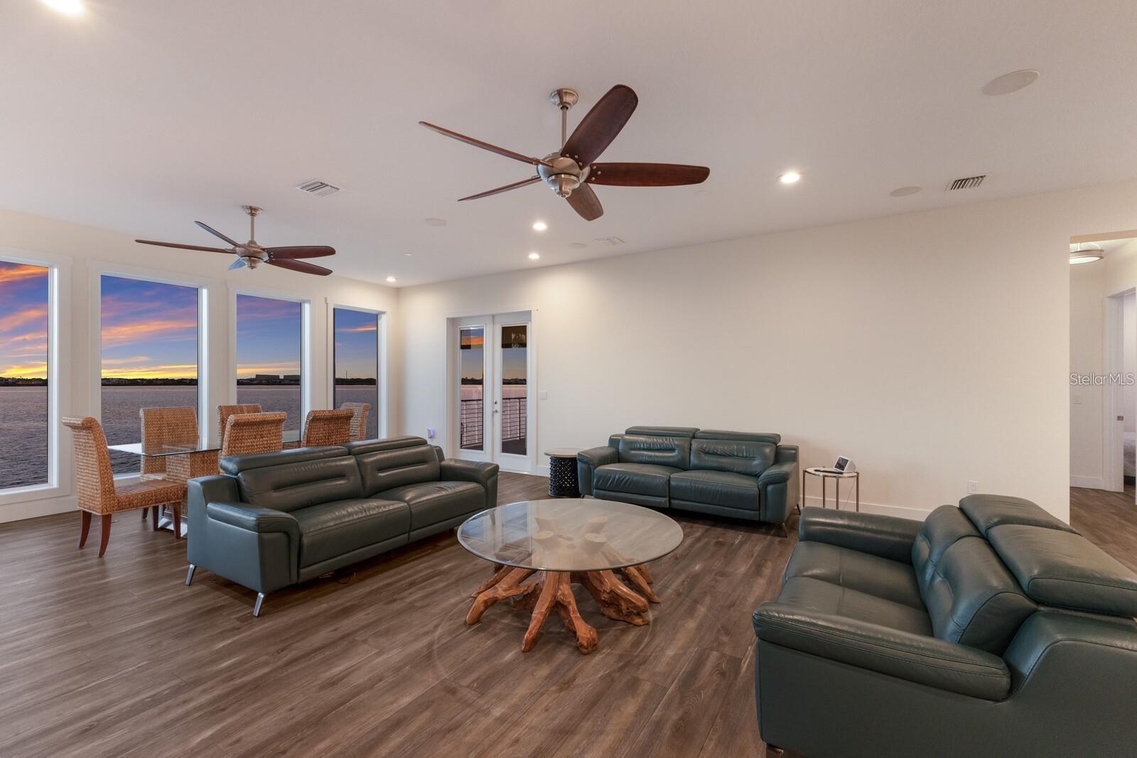 Image 43 of 76 For 208 22nd Street Court Ne