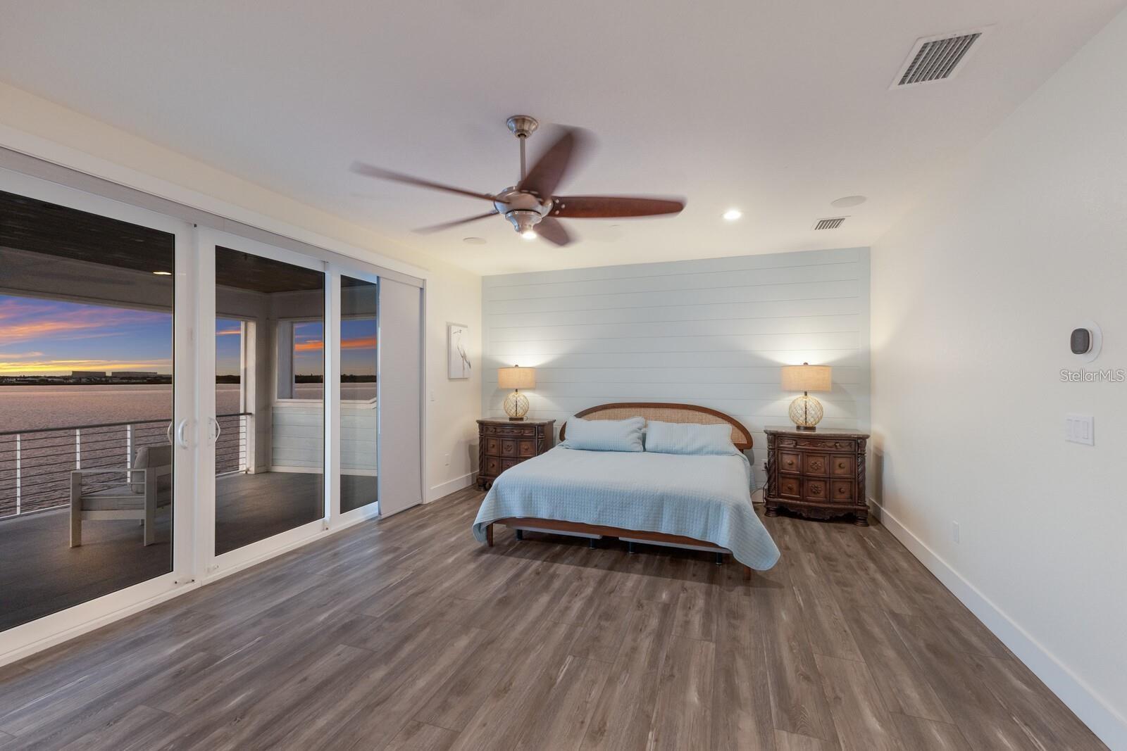 Image 50 of 76 For 208 22nd Street Court Ne