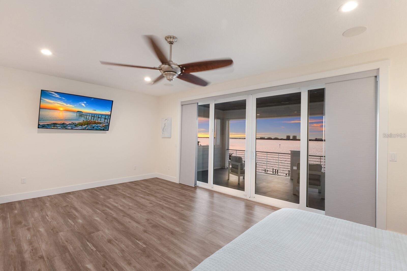 Image 52 of 76 For 208 22nd Street Court Ne