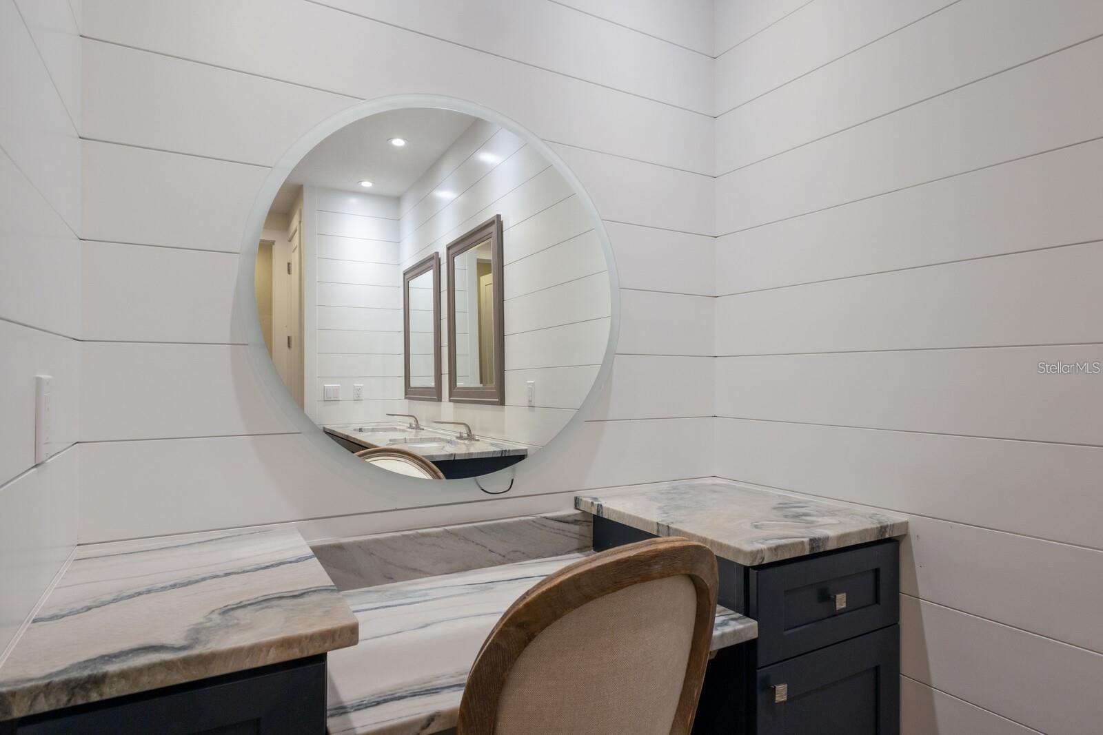 Image 57 of 76 For 208 22nd Street Court Ne