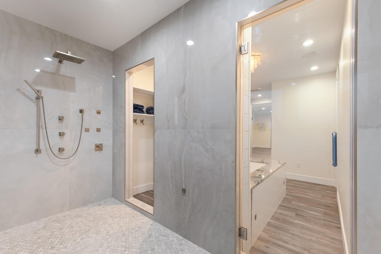 Image 59 of 76 For 208 22nd Street Court Ne