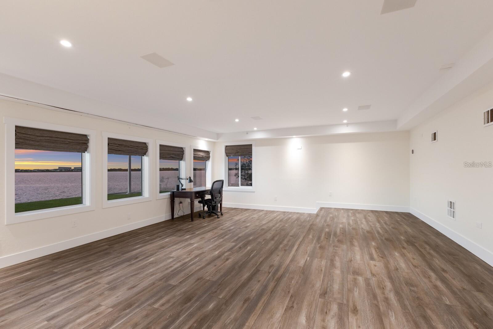 Image 60 of 76 For 208 22nd Street Court Ne