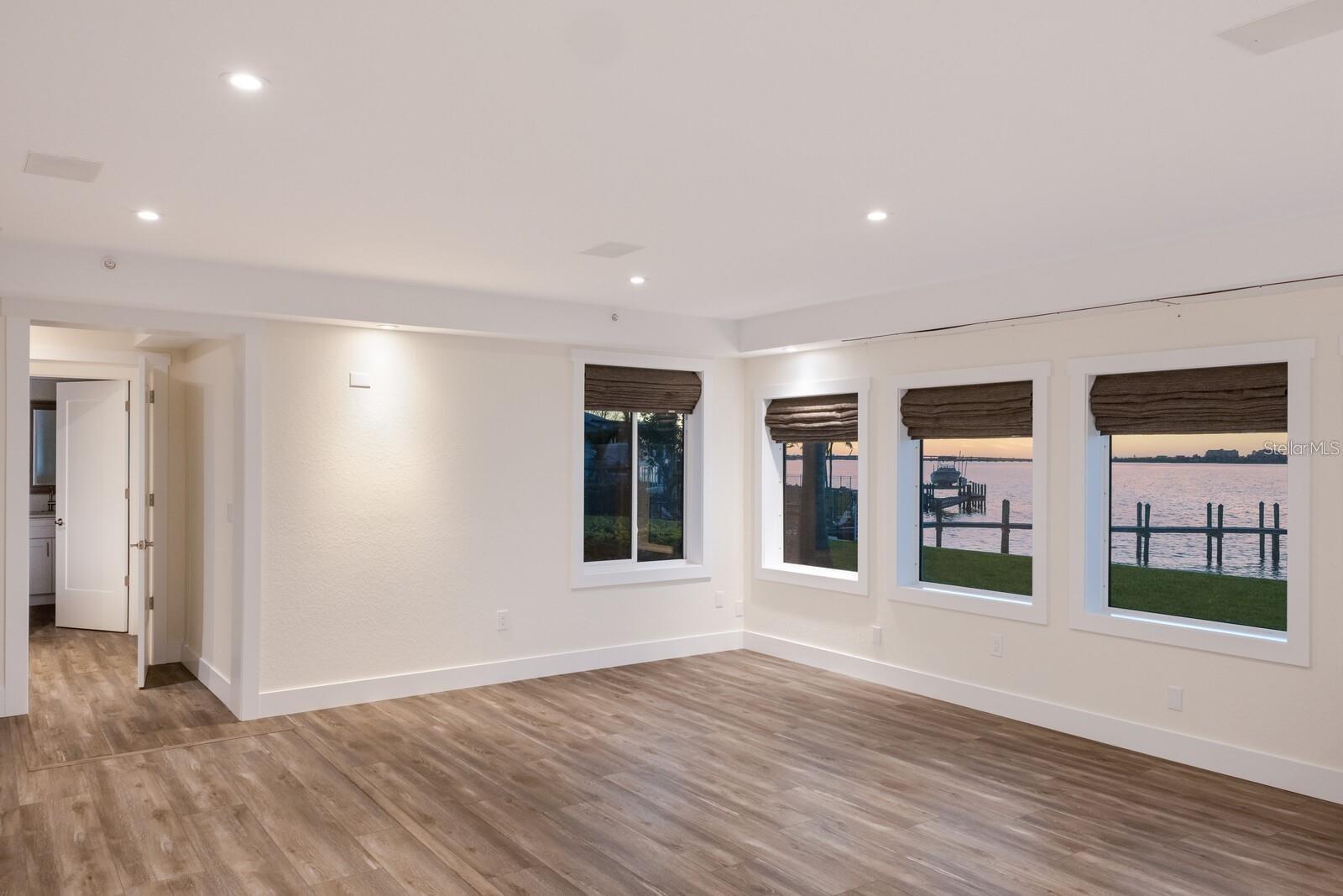 Image 61 of 76 For 208 22nd Street Court Ne