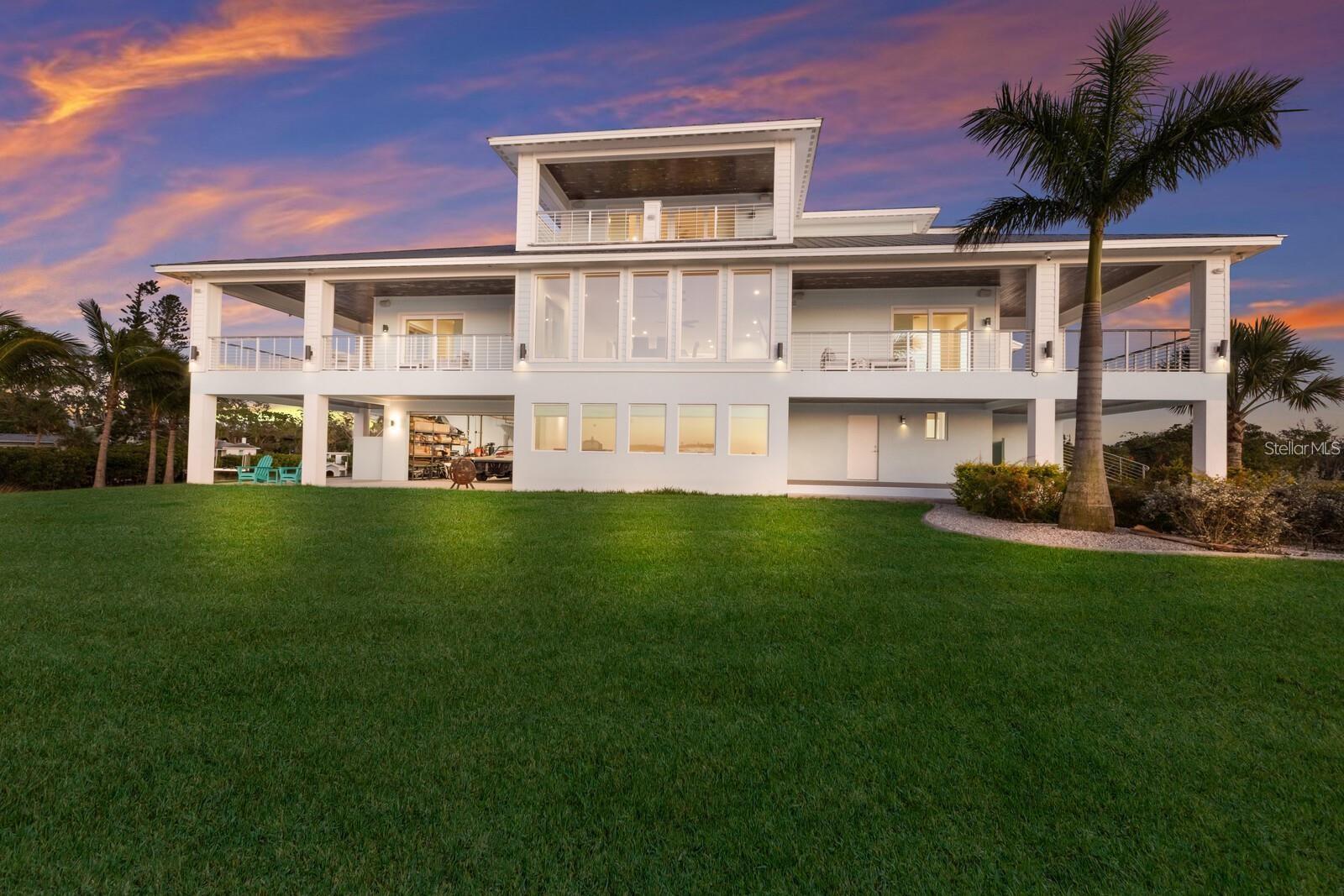 Image 9 of 76 For 208 22nd Street Court Ne