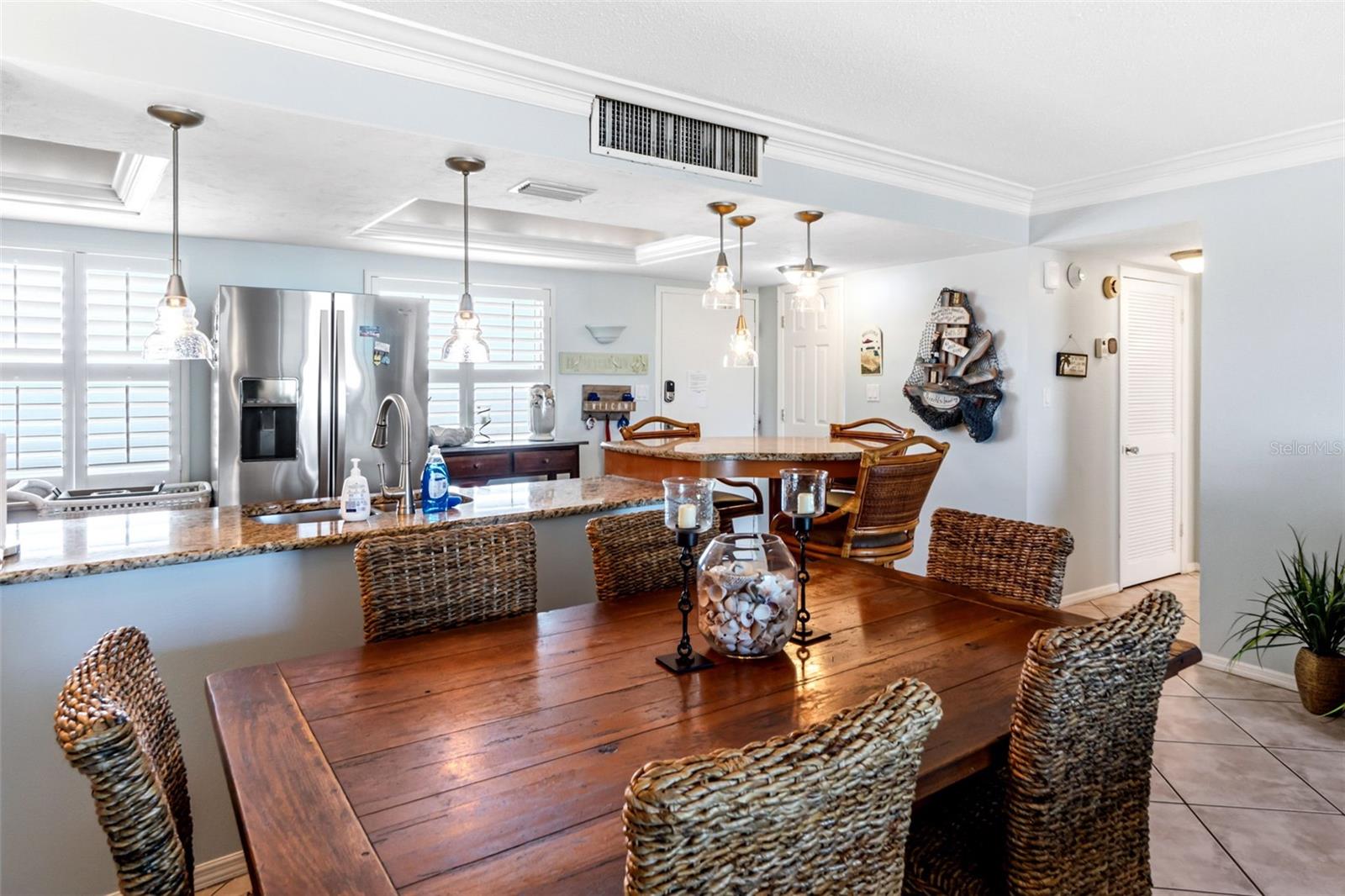 Image 15 of 49 For 6300 Midnight Pass Road 708