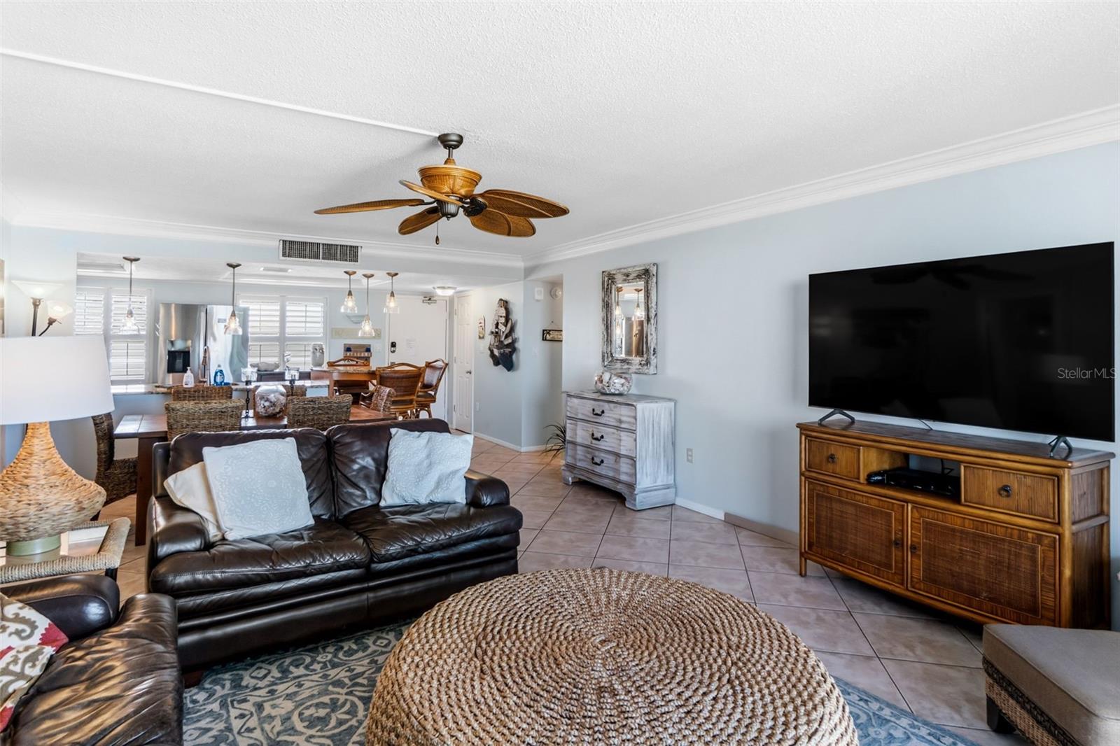 Image 22 of 49 For 6300 Midnight Pass Road 708