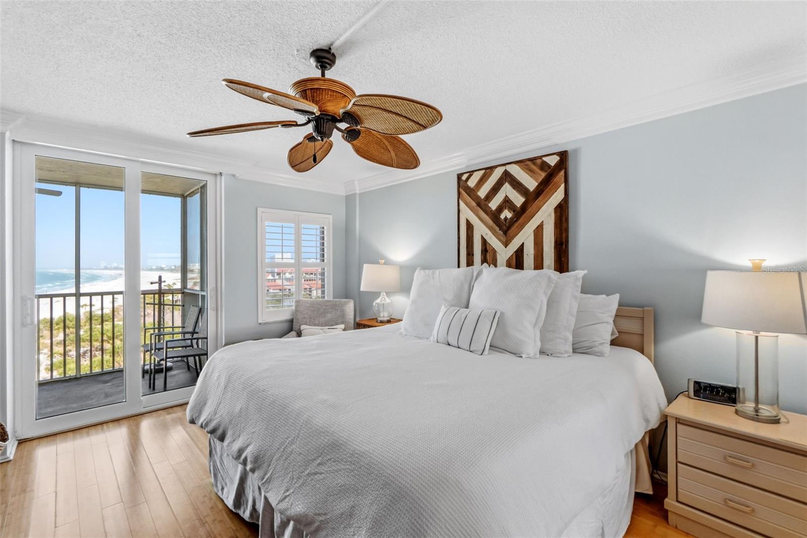 Image 27 of 49 For 6300 Midnight Pass Road 708