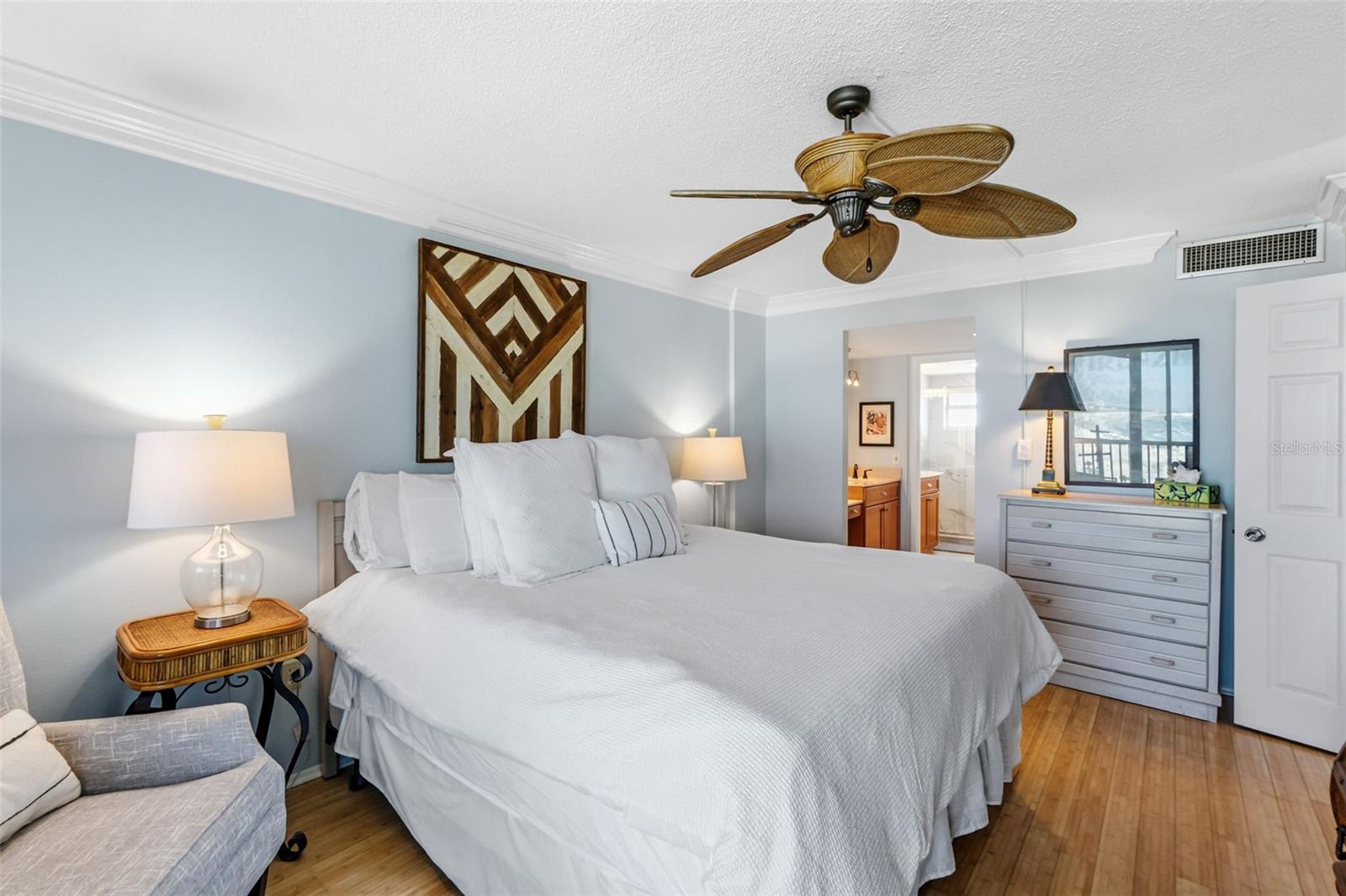 Image 30 of 49 For 6300 Midnight Pass Road 708