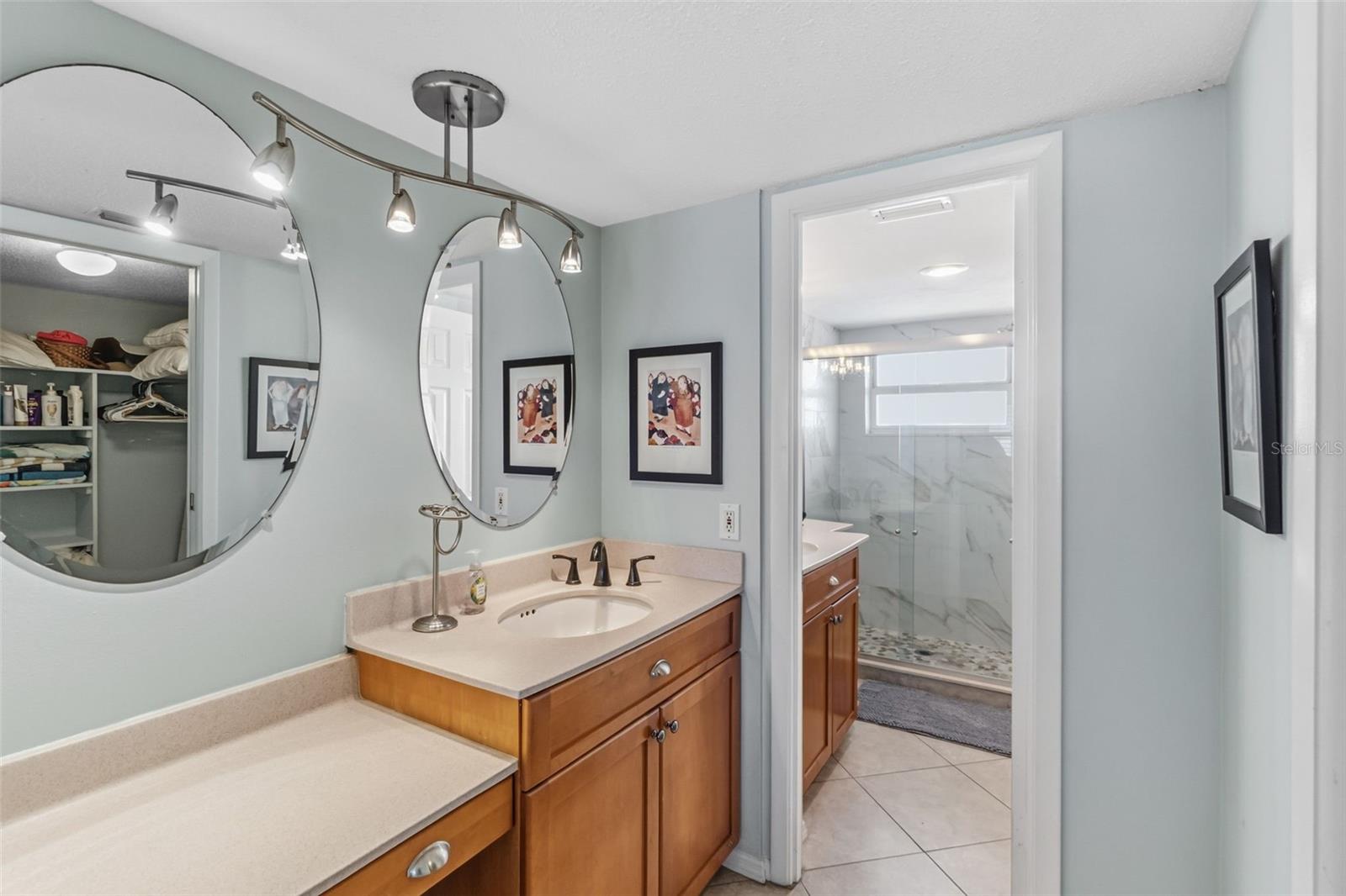 Image 31 of 49 For 6300 Midnight Pass Road 708