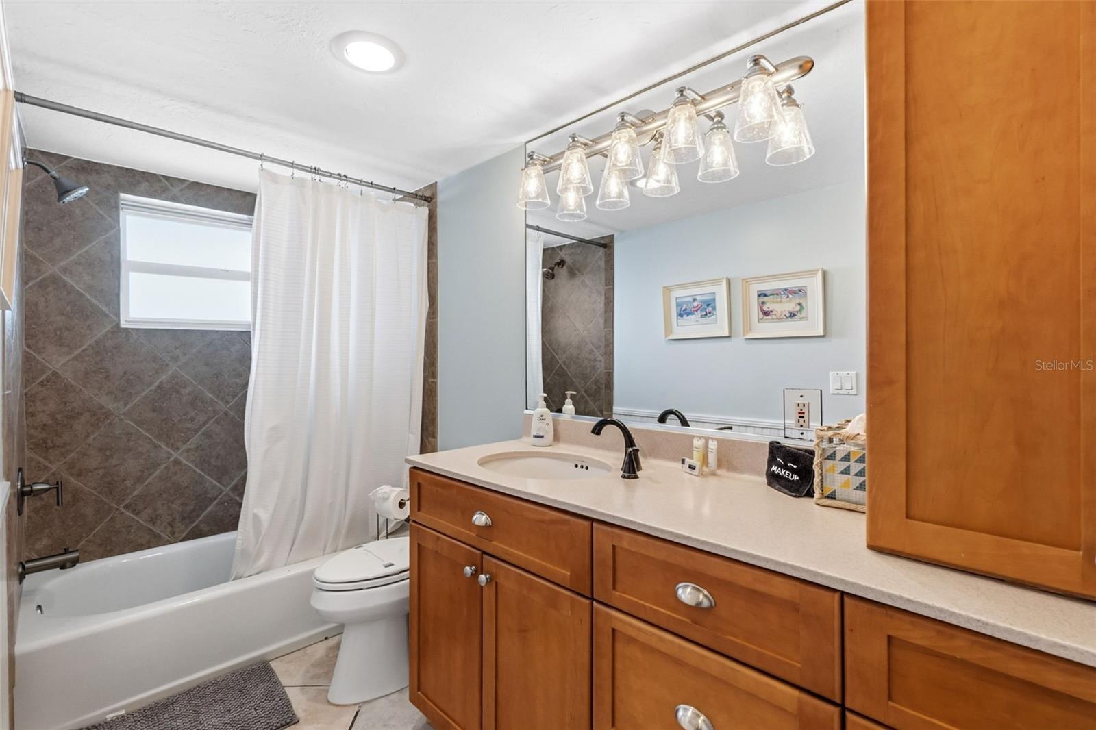 Image 34 of 49 For 6300 Midnight Pass Road 708