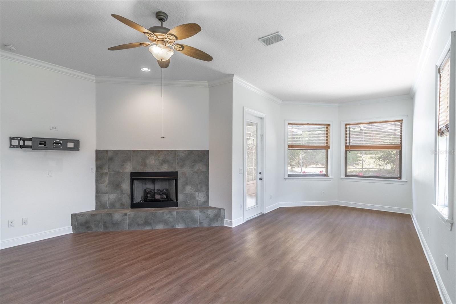 Image 20 of 43 For 16846 Florence View Drive