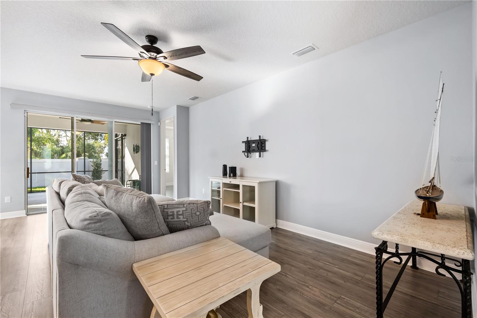 Image 8 of 65 For 3926 Sunshine Pine Avenue