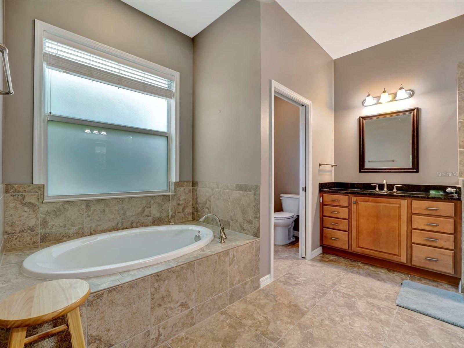 Image 26 of 51 For 5009 Lake Overlook Avenue