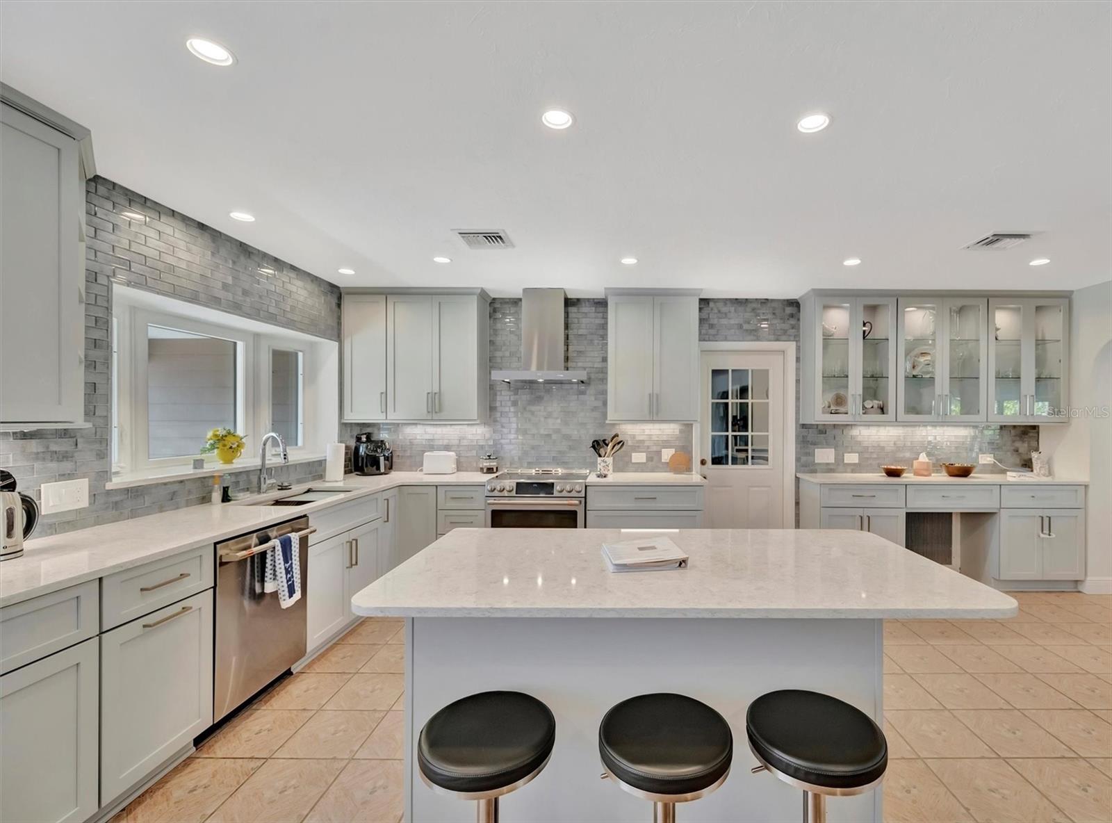 Image 4 of 83 For 5403 Palmetto Point Drive