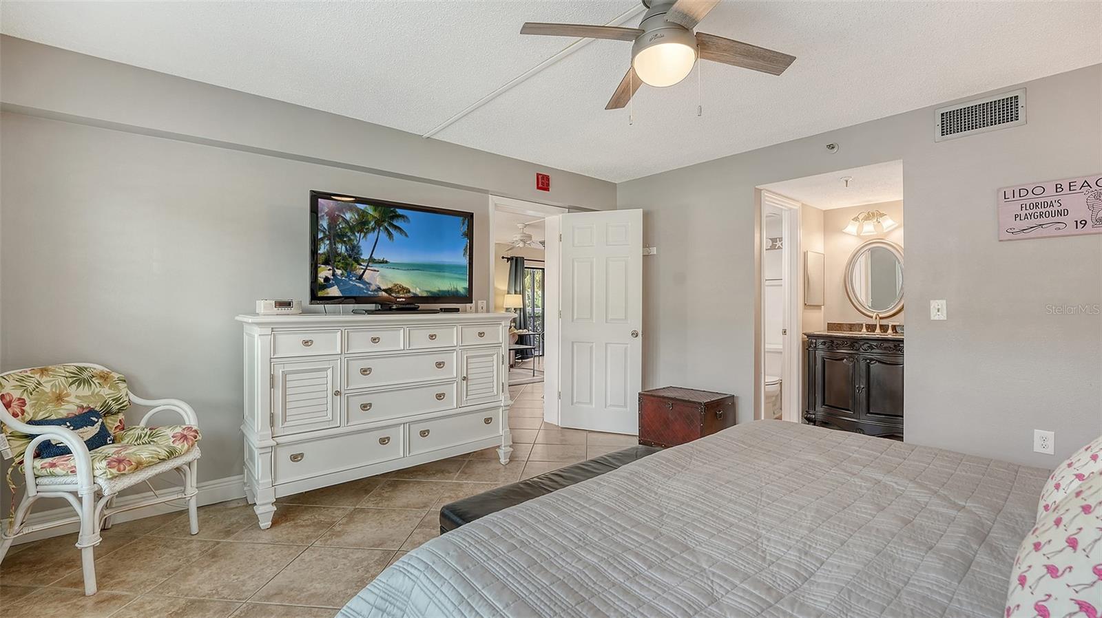 Image 23 of 45 For 1001 Benjamin Franklin Drive 110