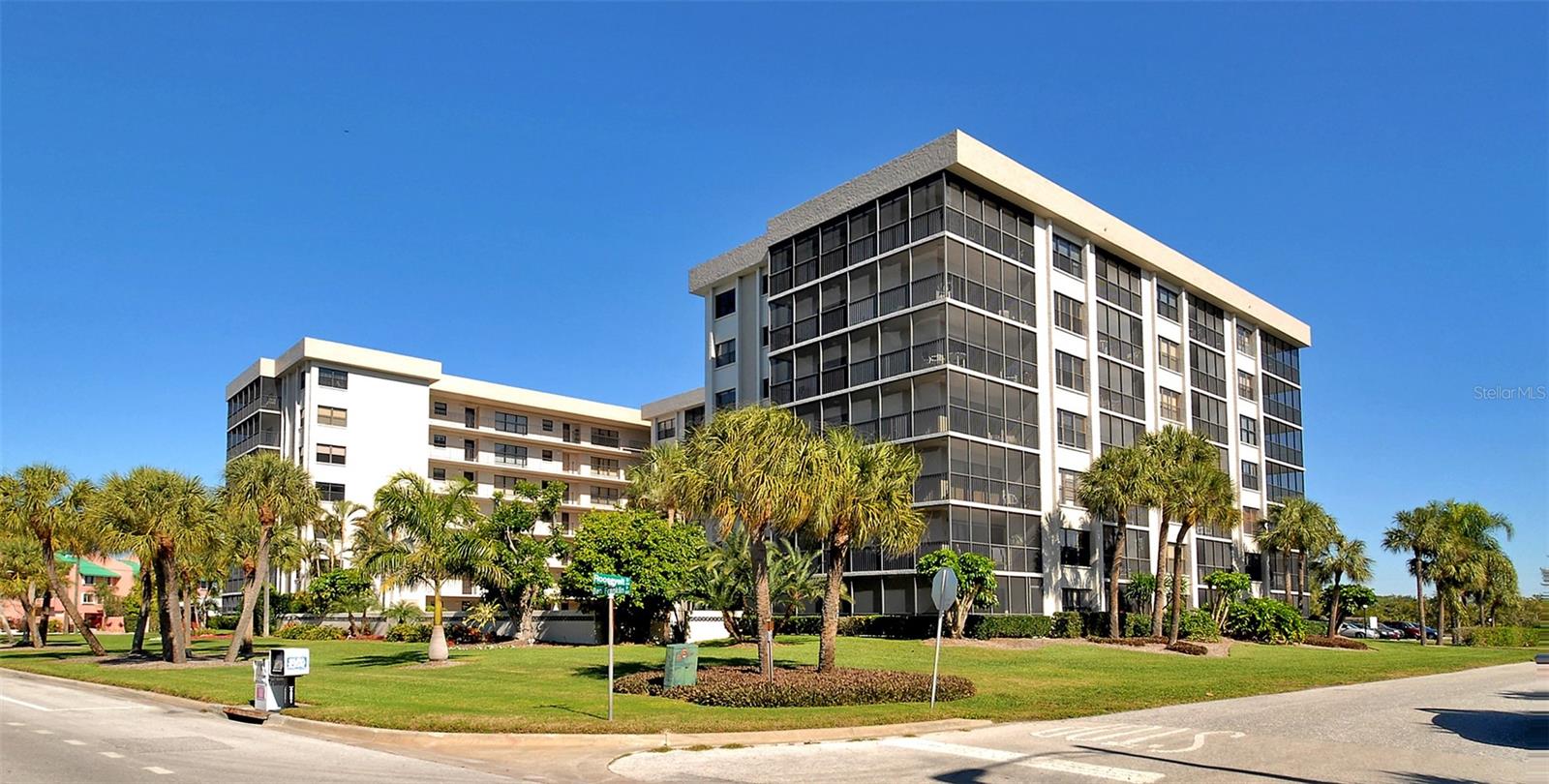 Image 43 of 45 For 1001 Benjamin Franklin Drive 110