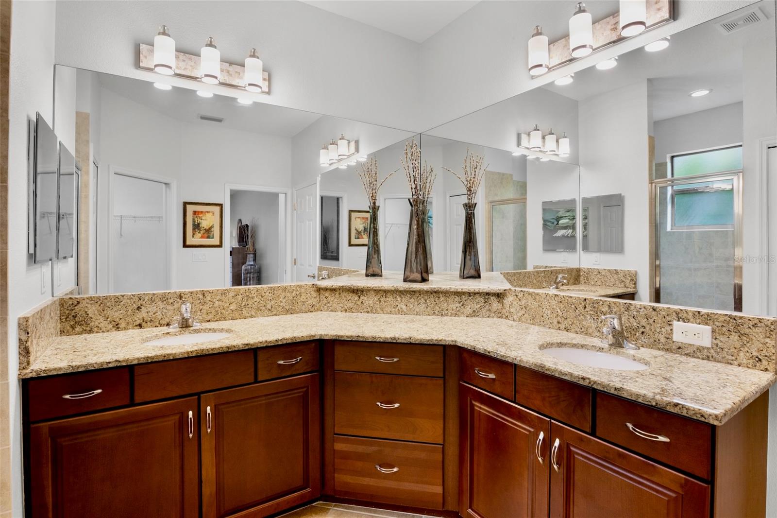 Image 32 of 49 For 7608 Rio Bella