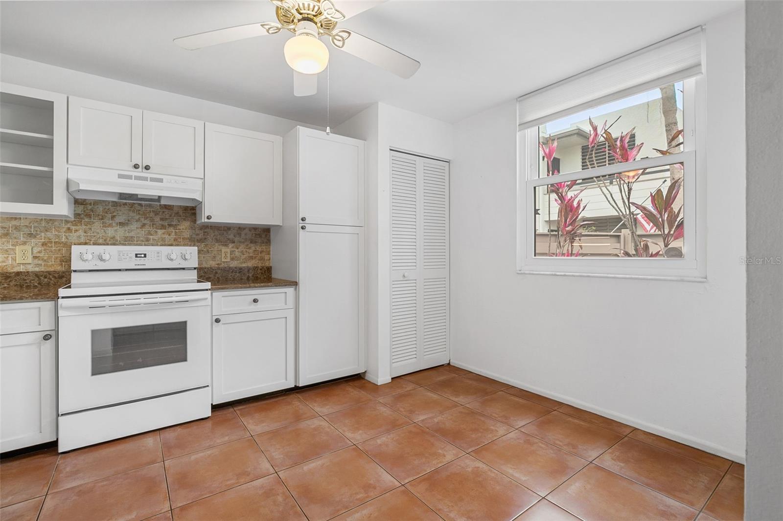 Image 11 of 62 For 509 Lakeside Drive 509