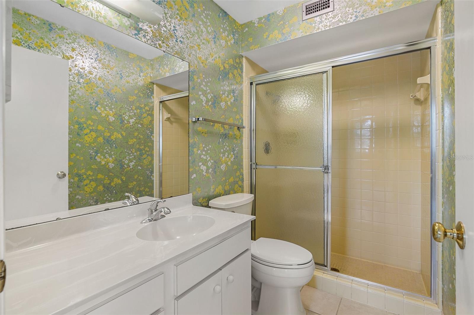 Image 17 of 62 For 509 Lakeside Drive 509