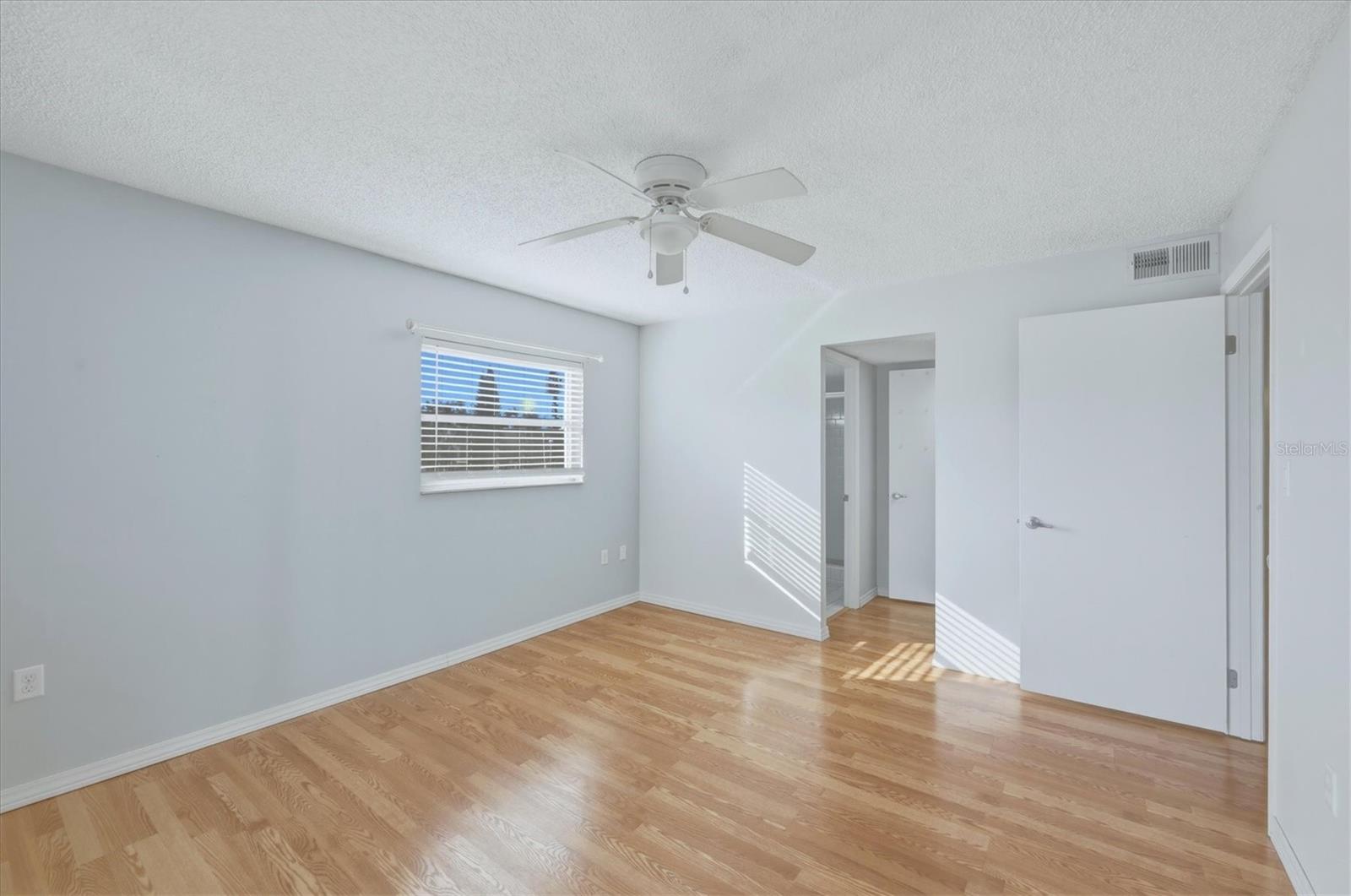 Image 20 of 41 For 4143 Heron Way 207 Bldg E