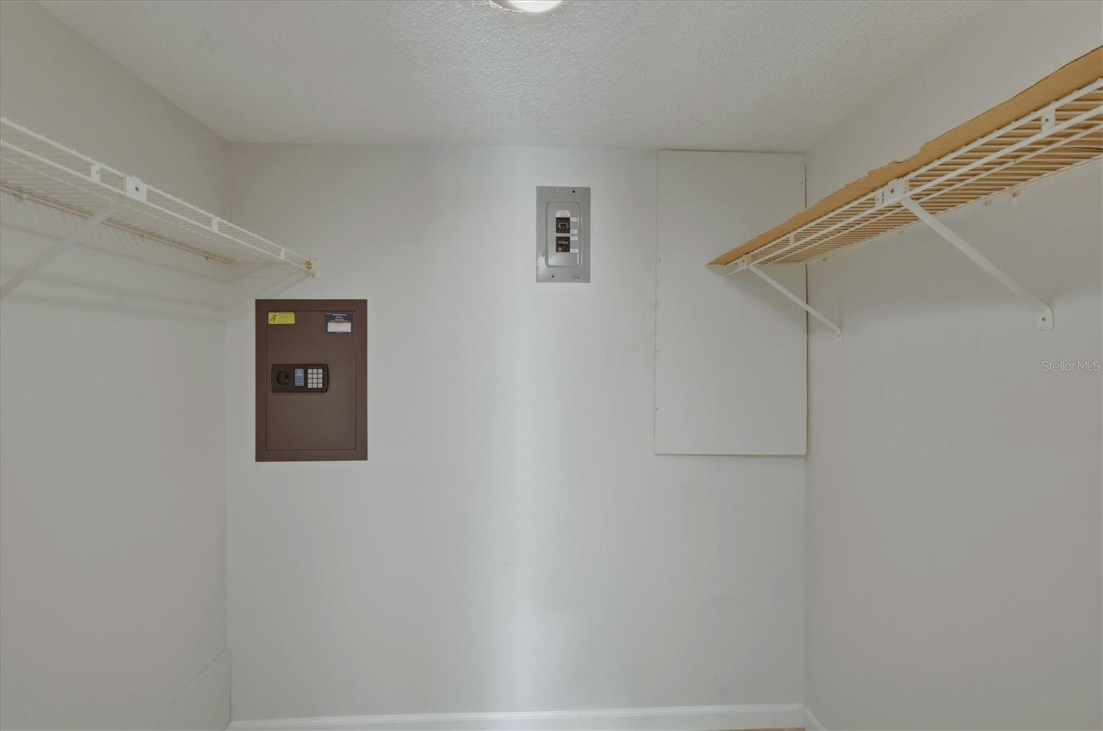 Image 23 of 41 For 4143 Heron Way 207 Bldg E