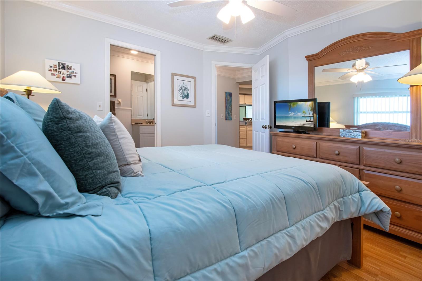 Image 43 of 60 For 4255 Gulf Drive 229