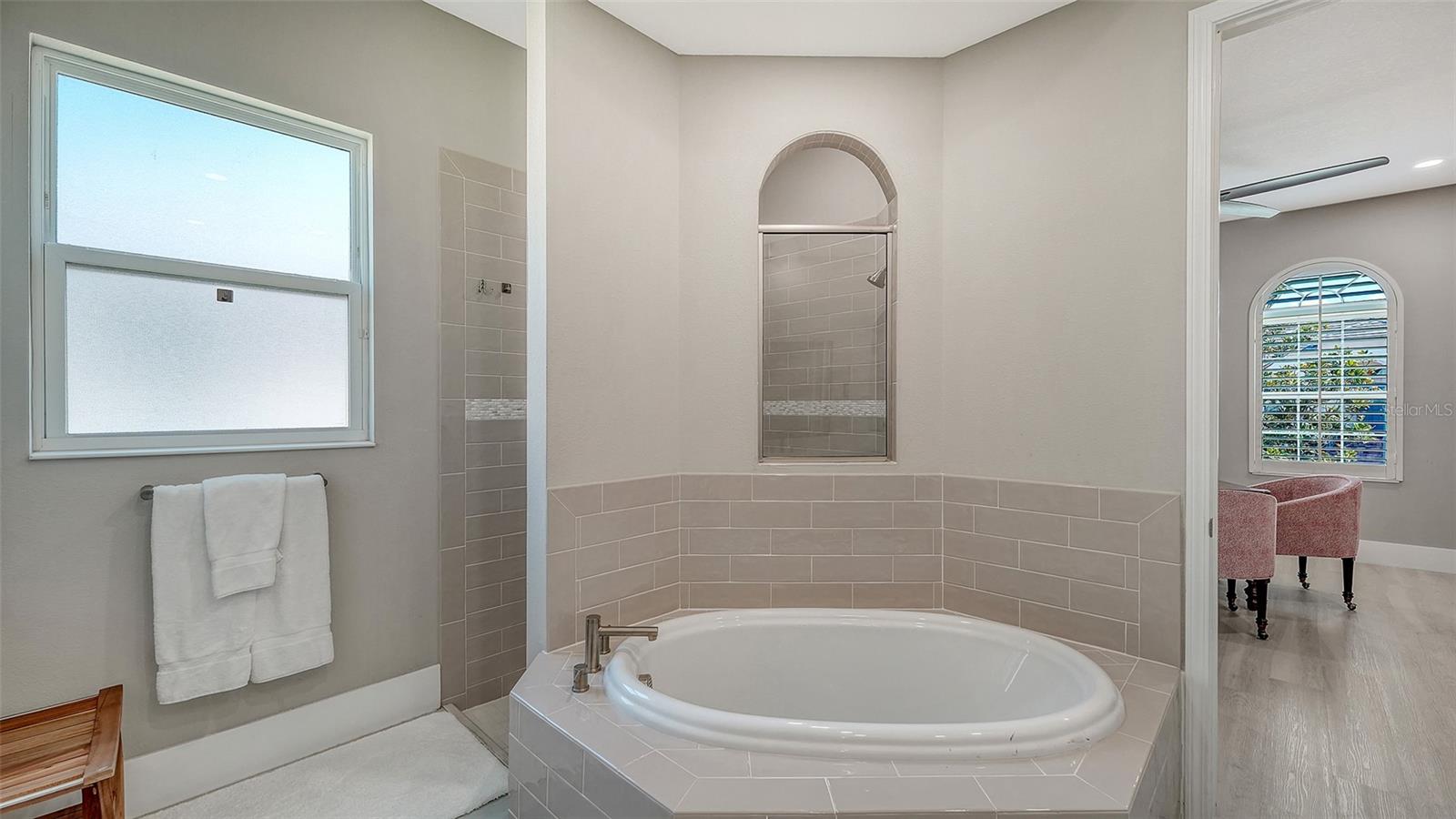 Image 32 of 100 For 6220 Signature Pointe Lane