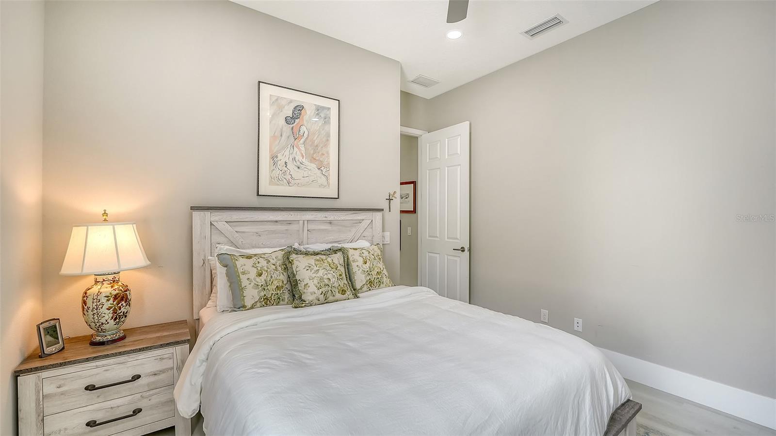 Image 41 of 100 For 6220 Signature Pointe Lane