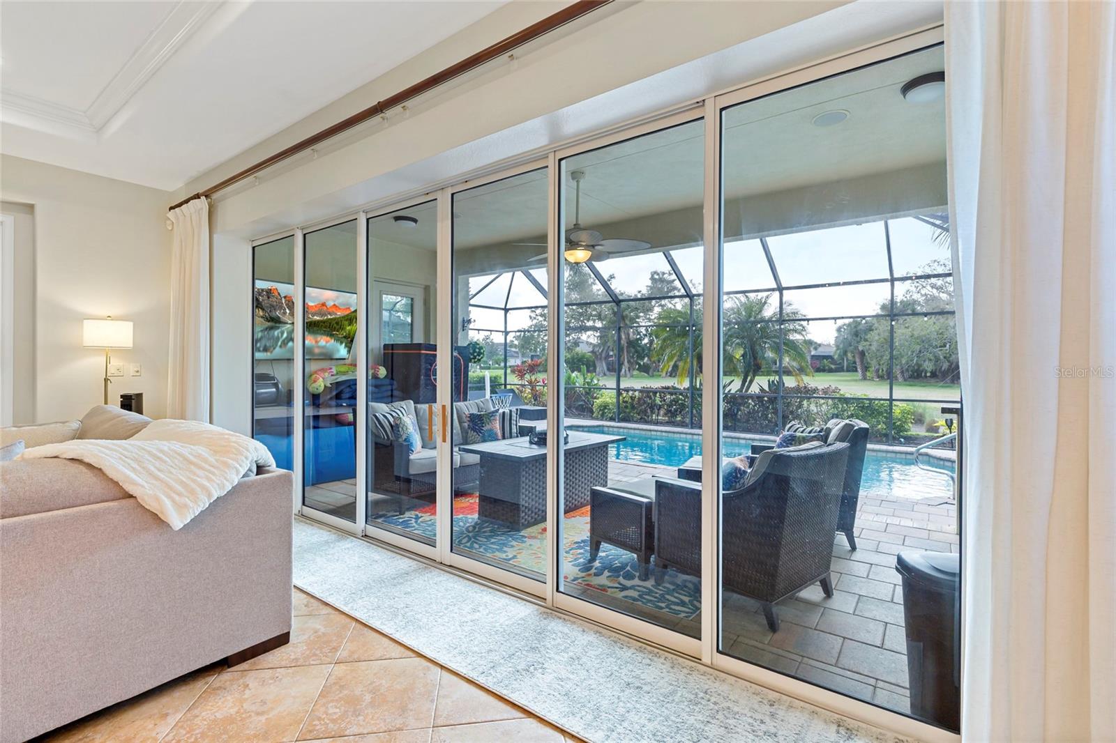 Listing photo id 9 for 922 Preservation Street