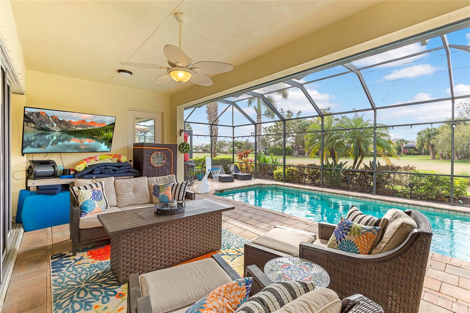 Listing photo id 12 for 922 Preservation Street