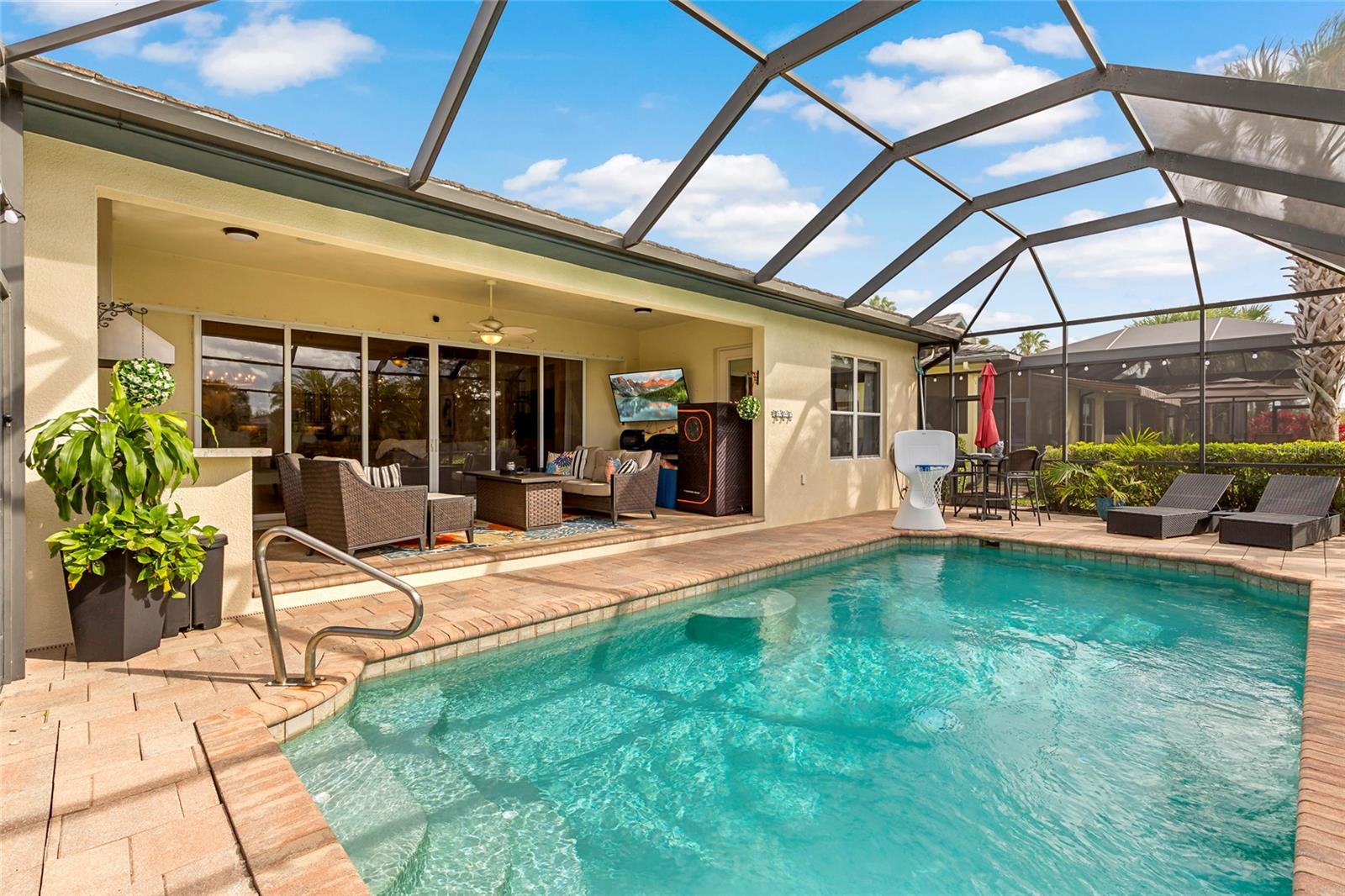 Listing photo id 13 for 922 Preservation Street