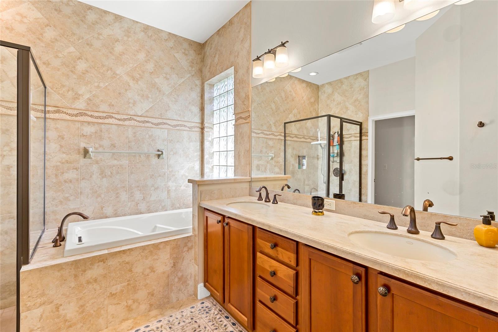 Listing photo id 16 for 922 Preservation Street