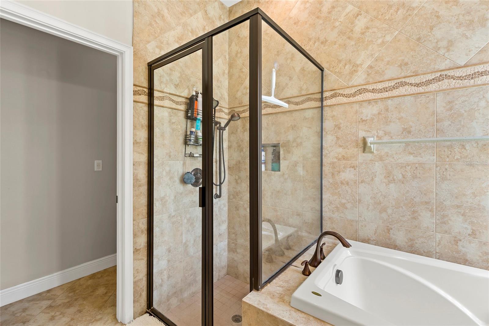 Listing photo id 17 for 922 Preservation Street