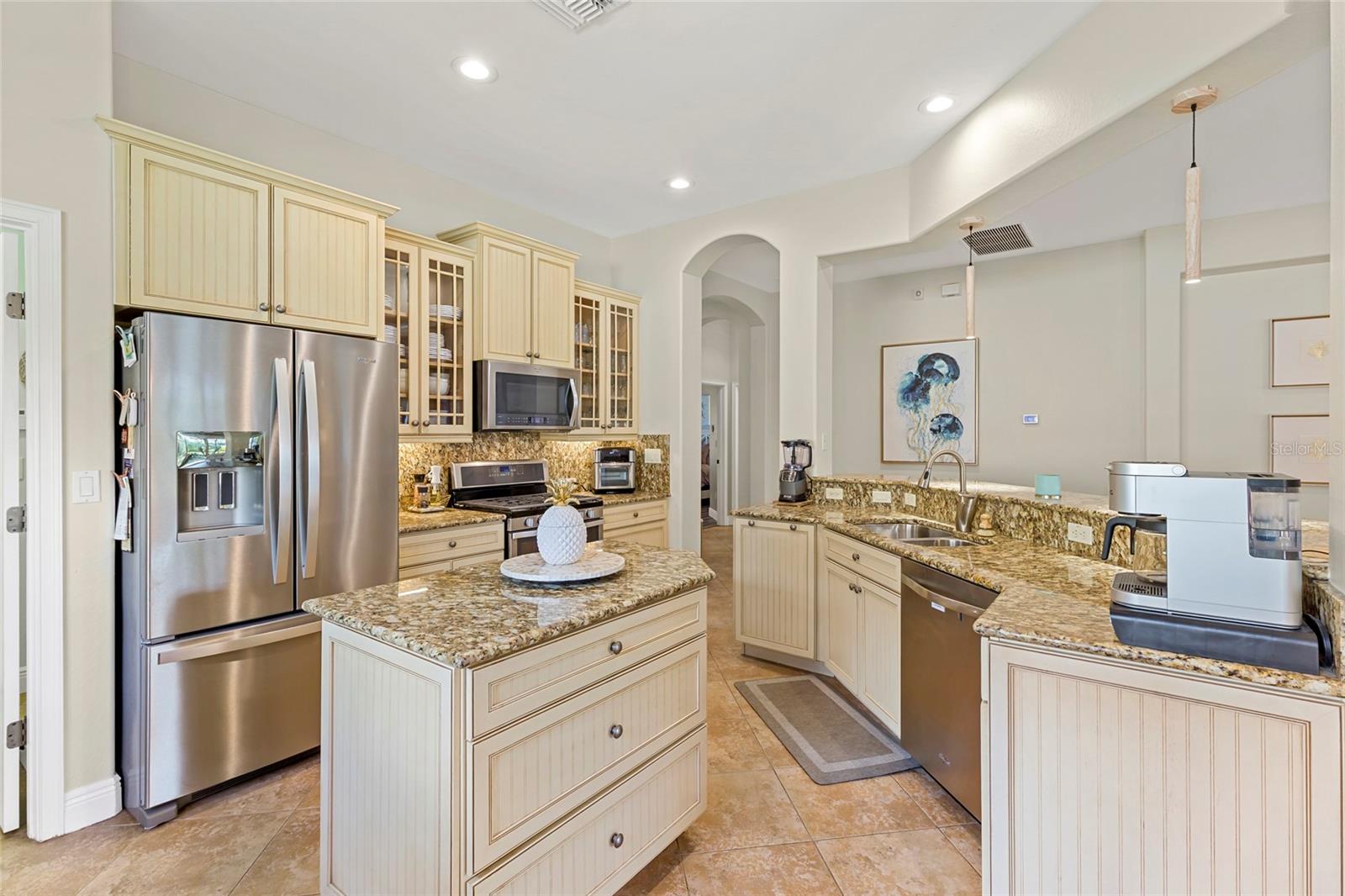 Listing photo id 0 for 922 Preservation Street